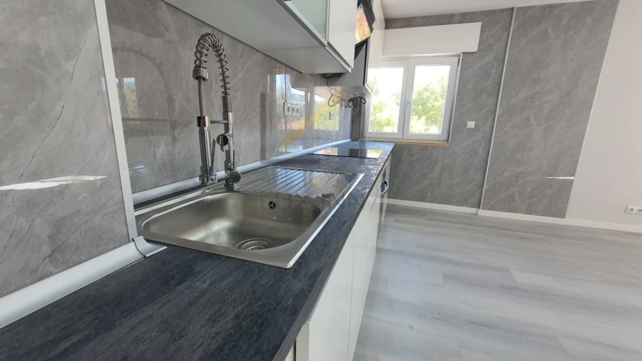 Apartamento T2 para Venda em Corroios Foto 3