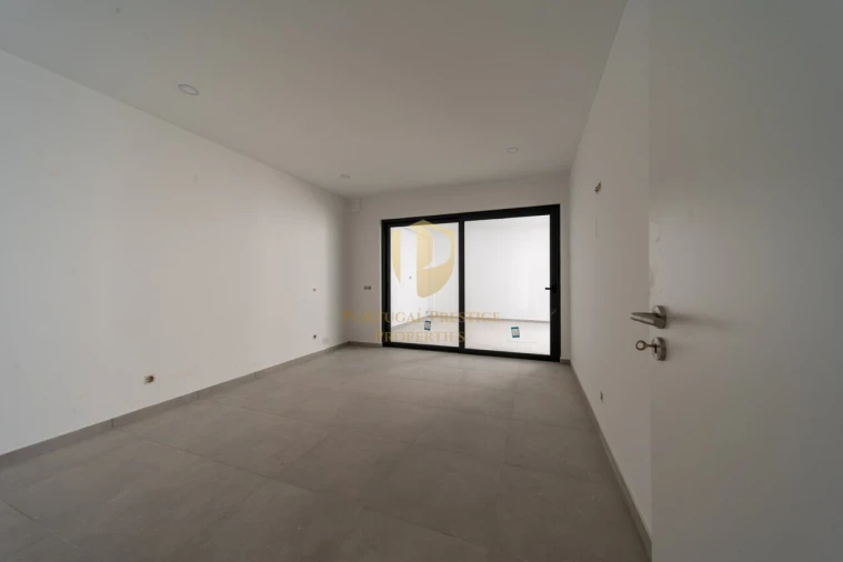Moradia T3 para Venda em Montenegro Foto 4