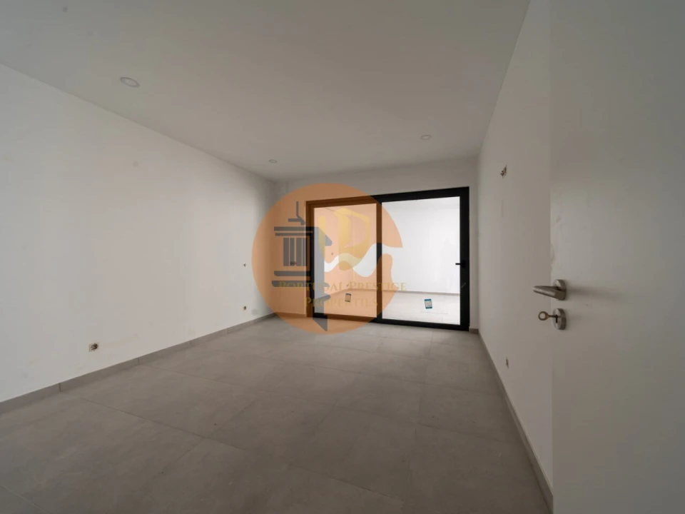 Moradia T3 para Venda em Montenegro Foto 18