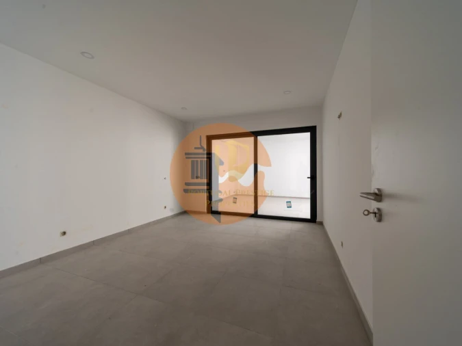 Moradia T3 para Venda em Montenegro Foto 18