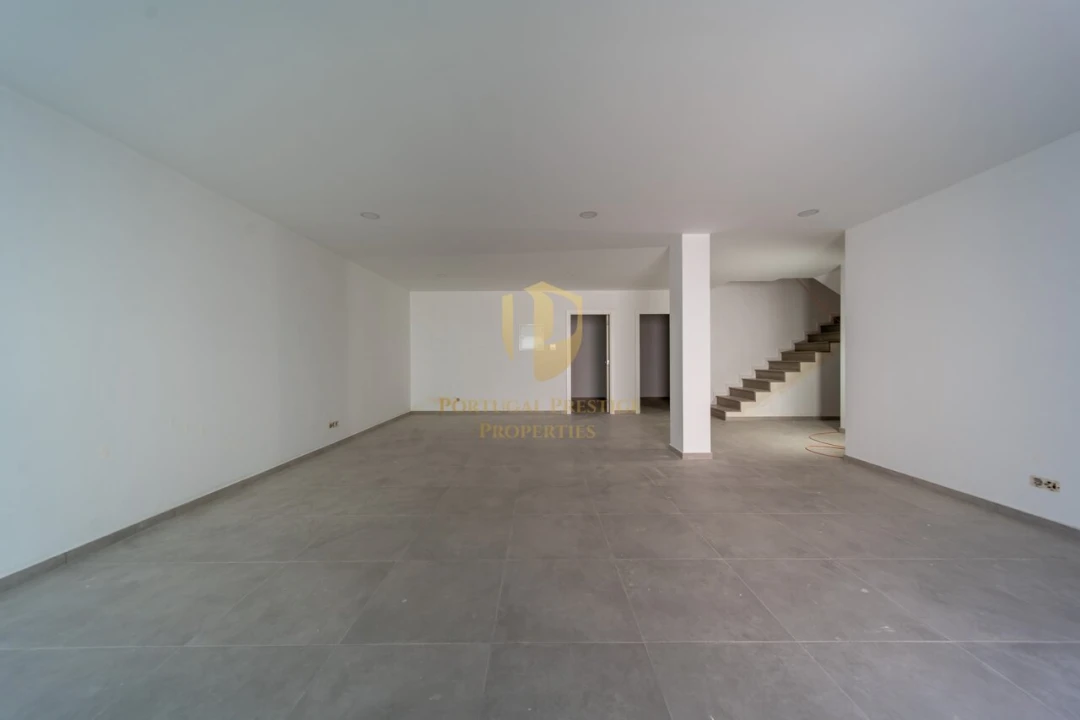 Moradia T3 para Venda em Montenegro Foto 1