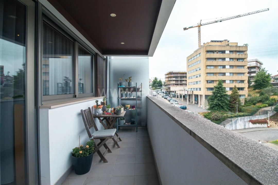 Apartamento T3 para Venda em Oliveira do Douro Foto 3