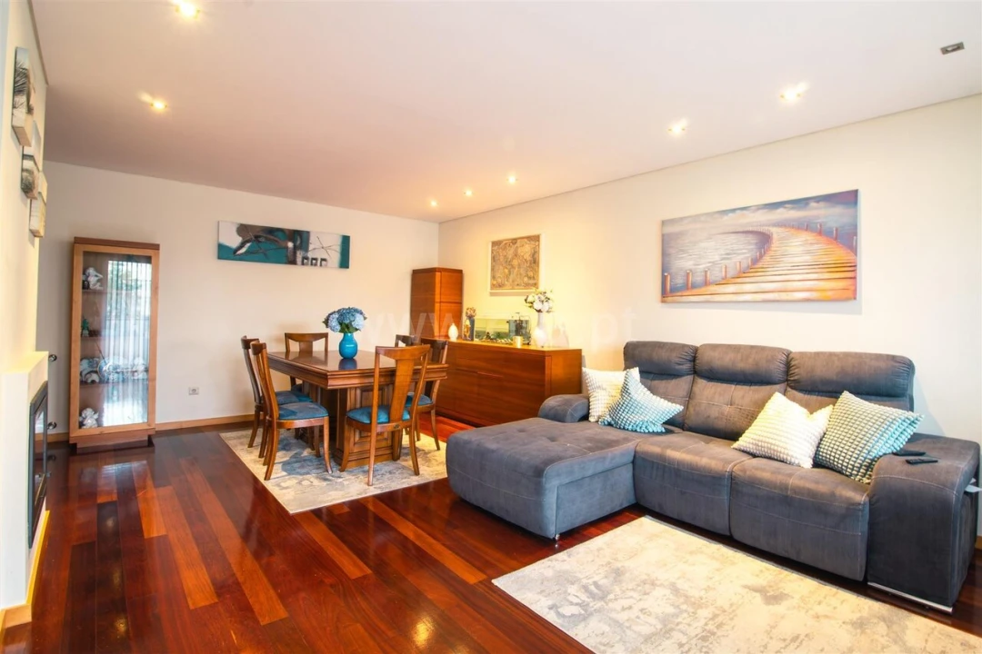 Apartamento T3 para Venda em Oliveira do Douro Foto 1