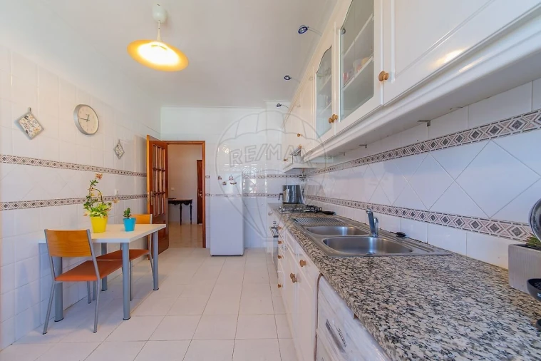 Apartamento T2 para Venda em Castanheira do Ribatejo e Cachoeiras Foto 3