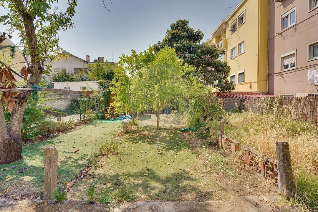 Apartamento T5 para Venda em Alvalade Foto 24
