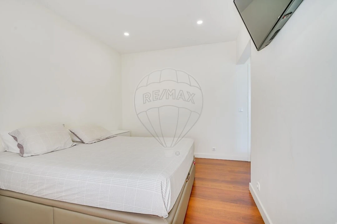 Apartamento T5 para Venda em Alvalade Foto 10