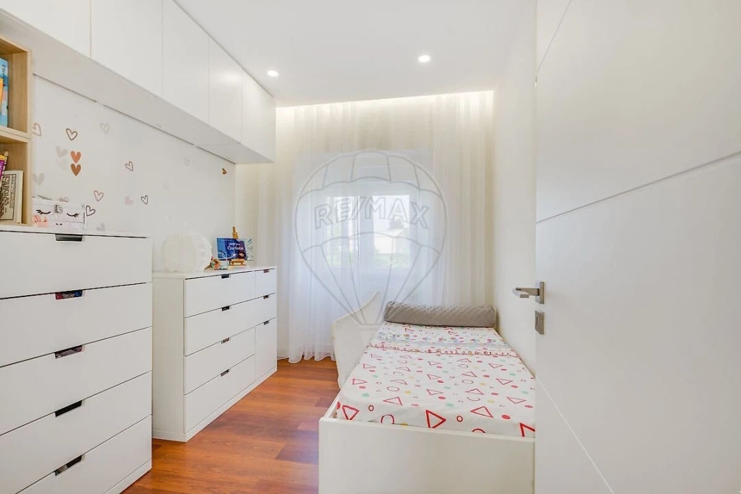 Apartamento T5 para Venda em Alvalade Foto 13