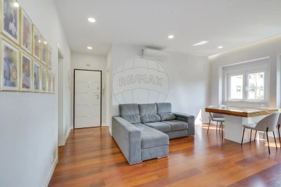 Apartamento T5 para Venda em Alvalade
