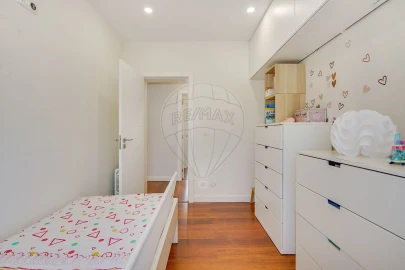 Apartamento T5 para Venda em Alvalade
