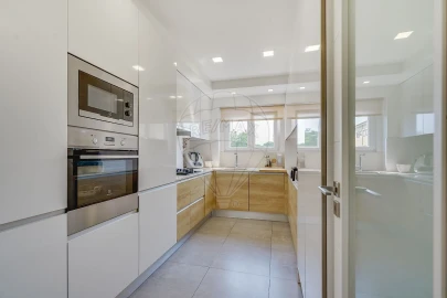 Apartamento T5 para Venda em Alvalade