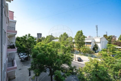 Apartamento T5 para Venda em Alvalade