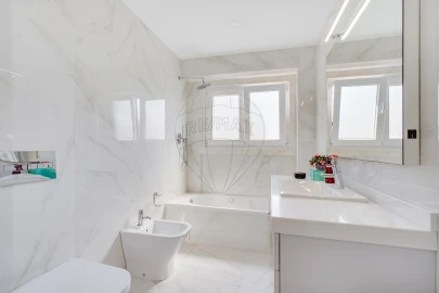 Apartamento T5 para Venda em Alvalade