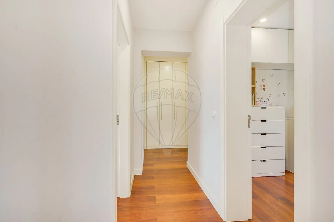 Apartamento T5 para Venda em Alvalade Foto 8