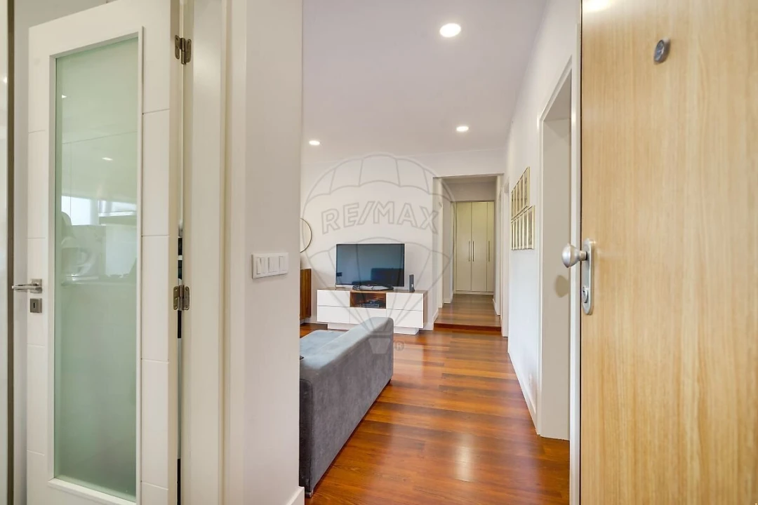 Apartamento T5 para Venda em Alvalade Foto 7
