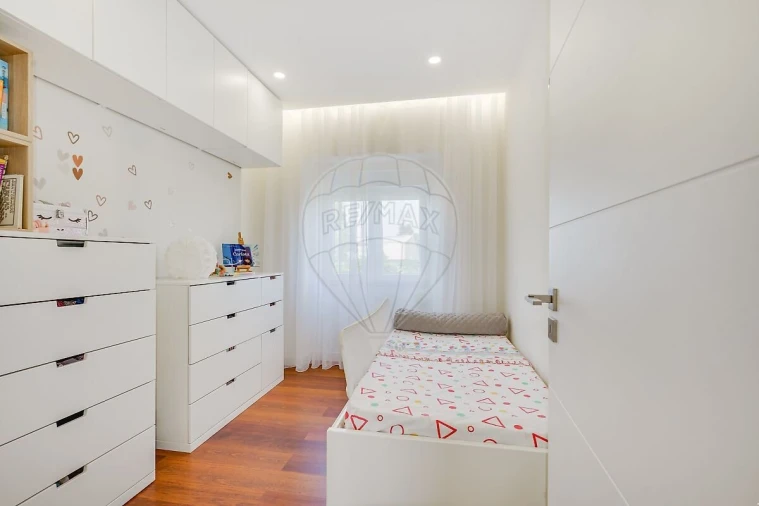 Apartamento T5 para Venda em Alvalade Foto 13