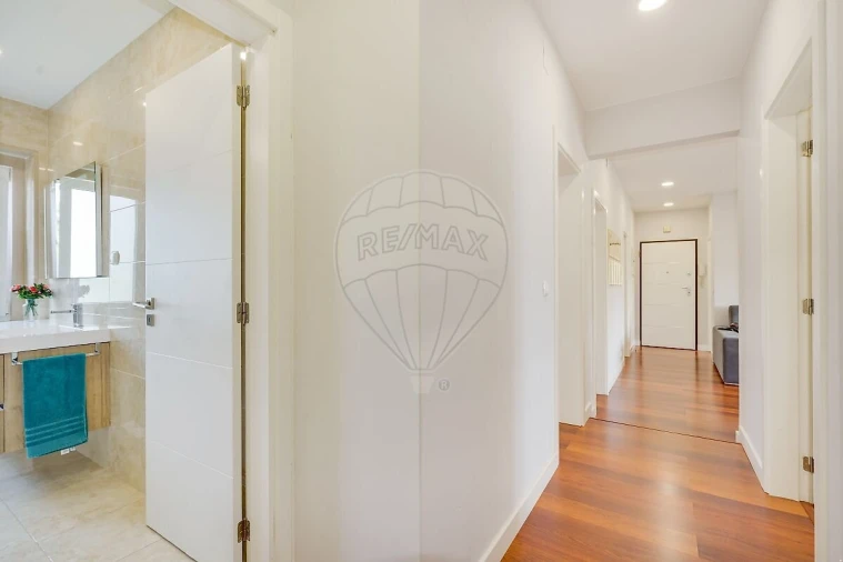 Apartamento T5 para Venda em Alvalade Foto 16
