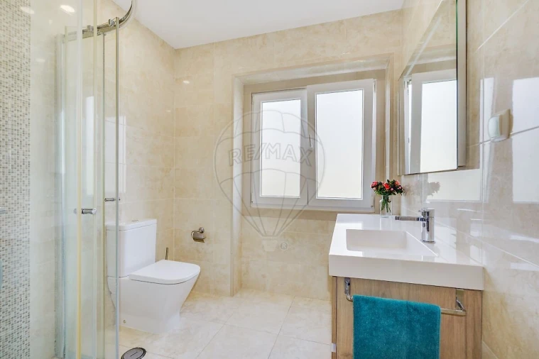 Apartamento T5 para Venda em Alvalade Foto 15