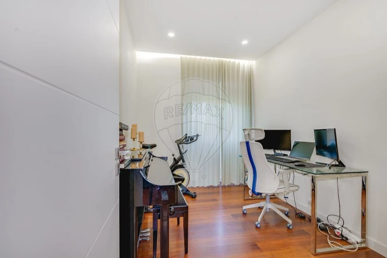 Apartamento T5 para Venda em Alvalade Foto 19