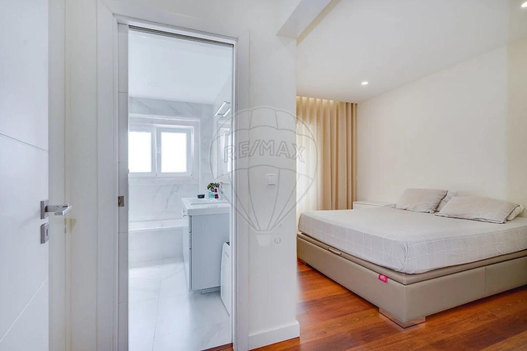 Apartamento T5 para Venda em Alvalade Foto 11