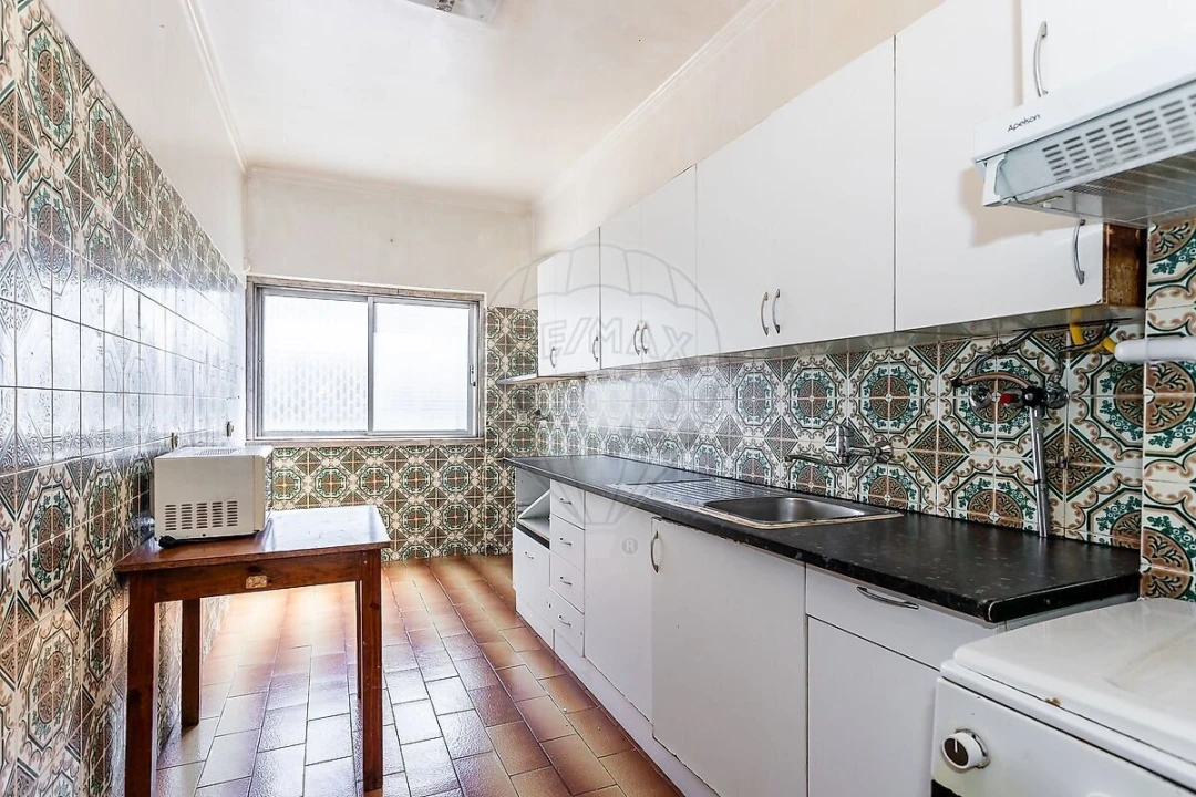 Apartamento T1 para Venda em Sacavém e Prior Velho Foto 10