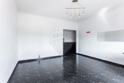 Apartamento T1 para Venda em Sacavém e Prior Velho