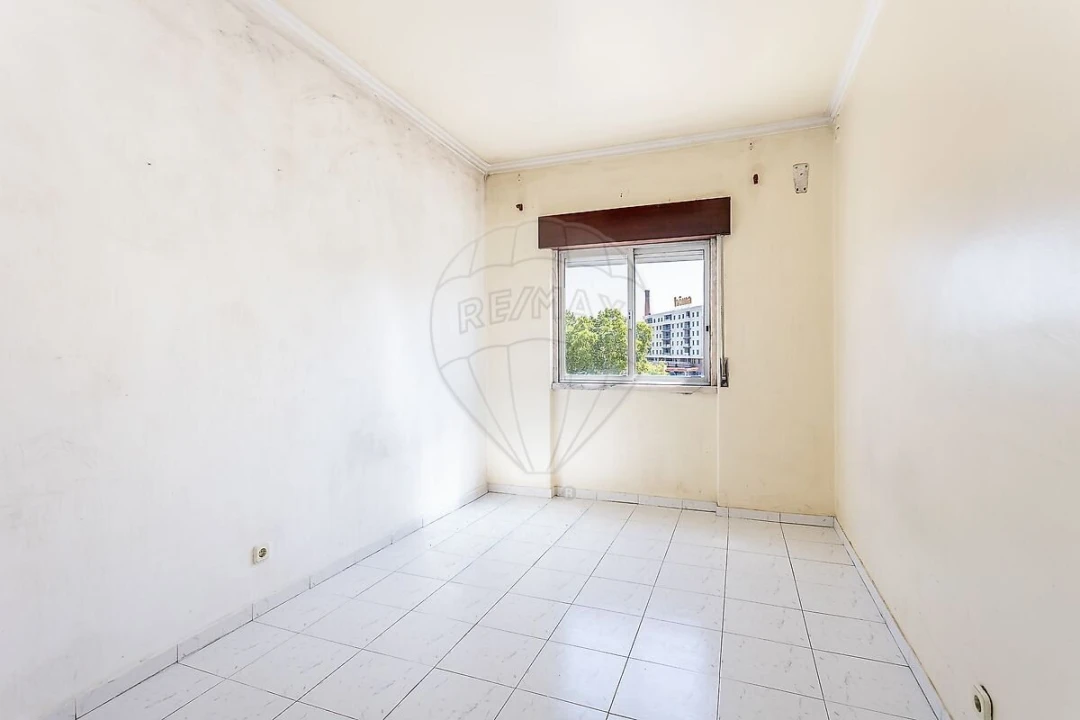 Apartamento T1 para Venda em Sacavém e Prior Velho Foto 8