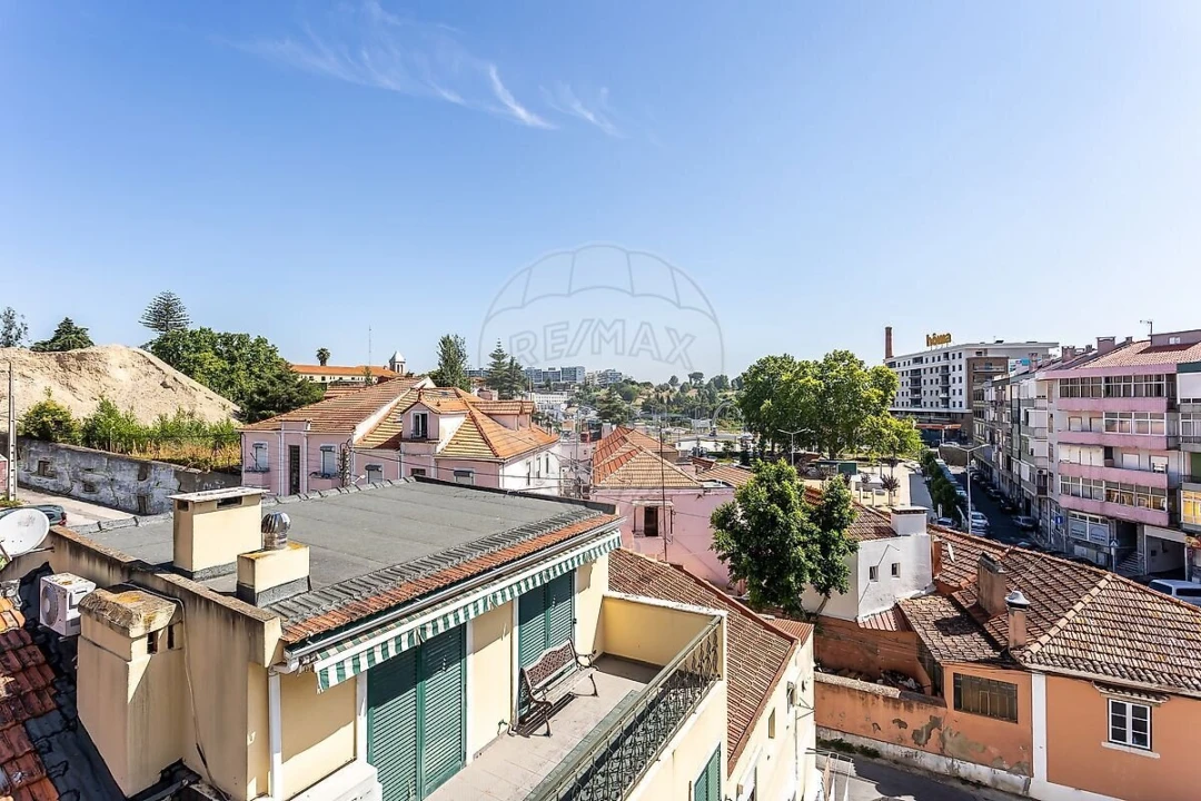 Apartamento T1 para Venda em Sacavém e Prior Velho Foto 1