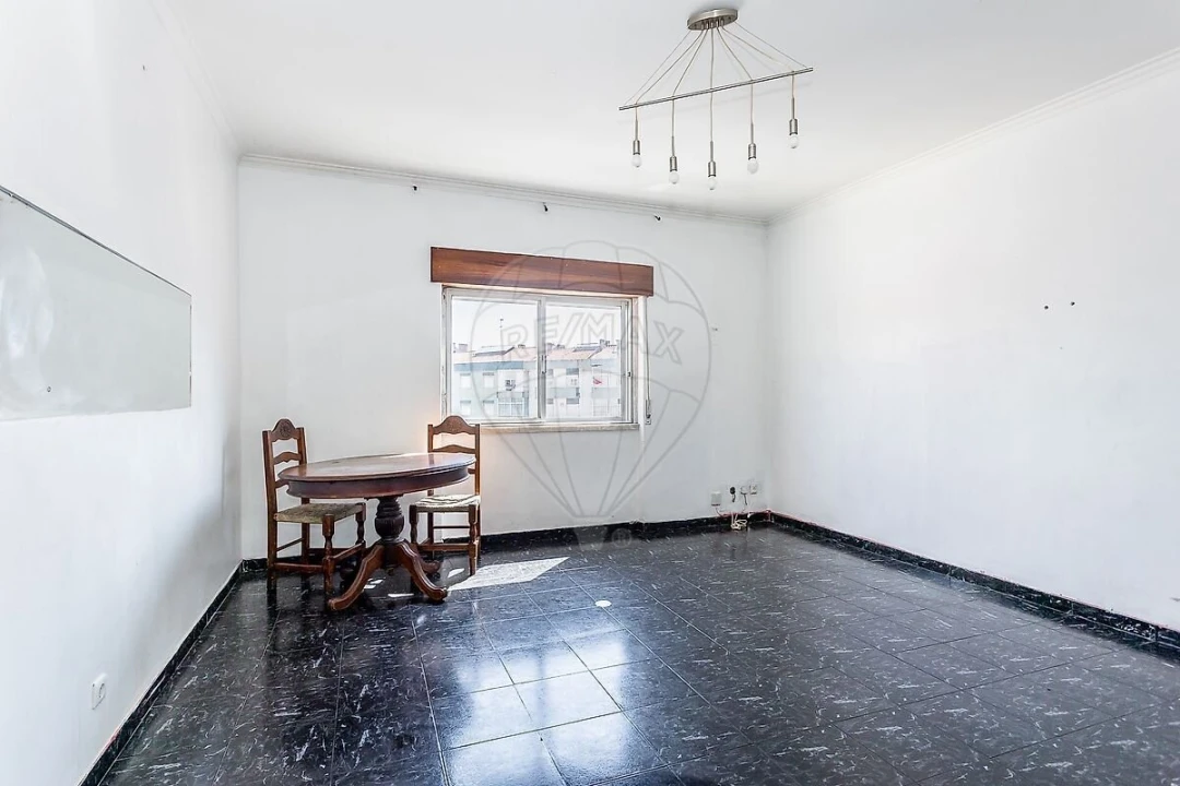 Apartamento T1 para Venda em Sacavém e Prior Velho Foto 4