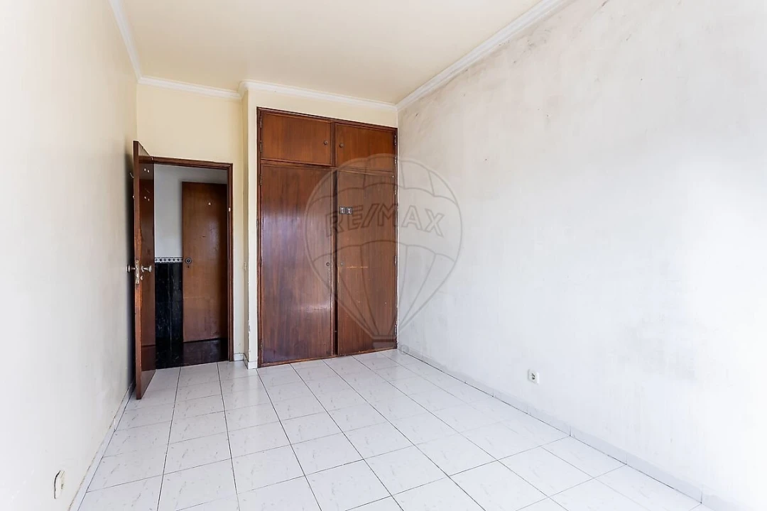 Apartamento T1 para Venda em Sacavém e Prior Velho Foto 9