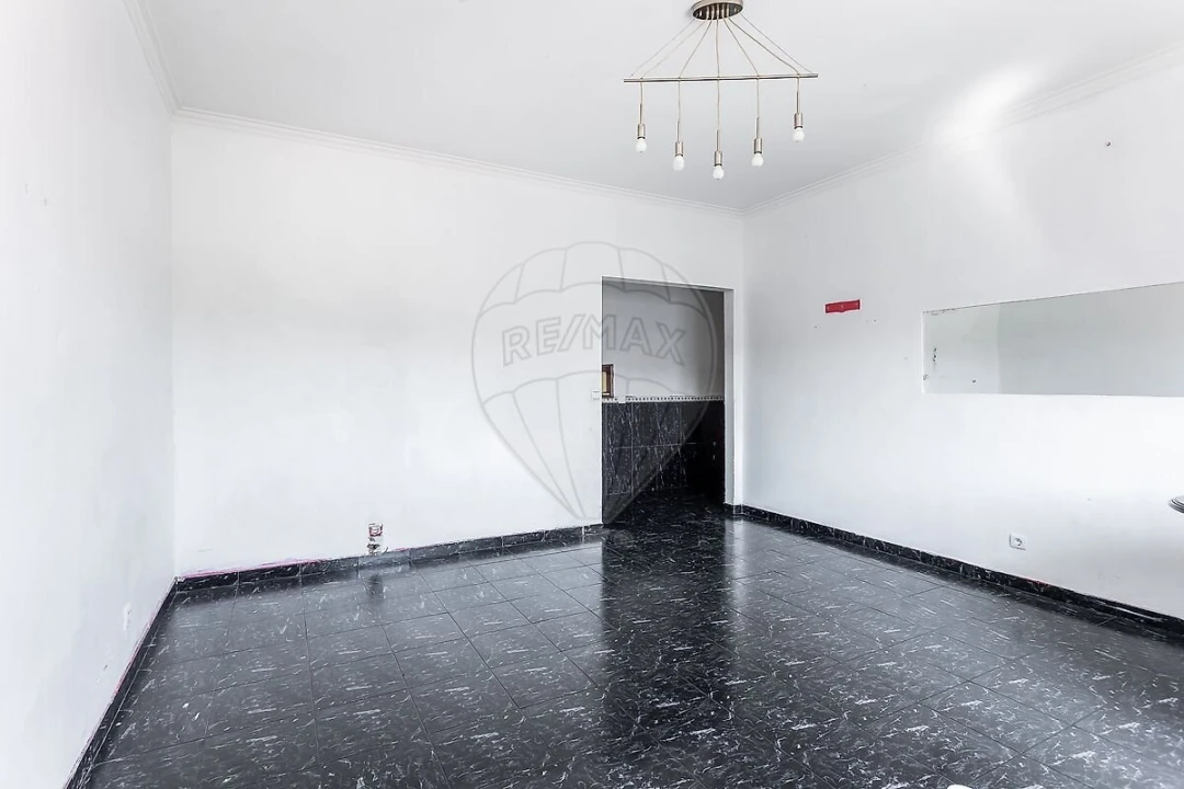 Apartamento T1 para Venda em Sacavém e Prior Velho Foto 5