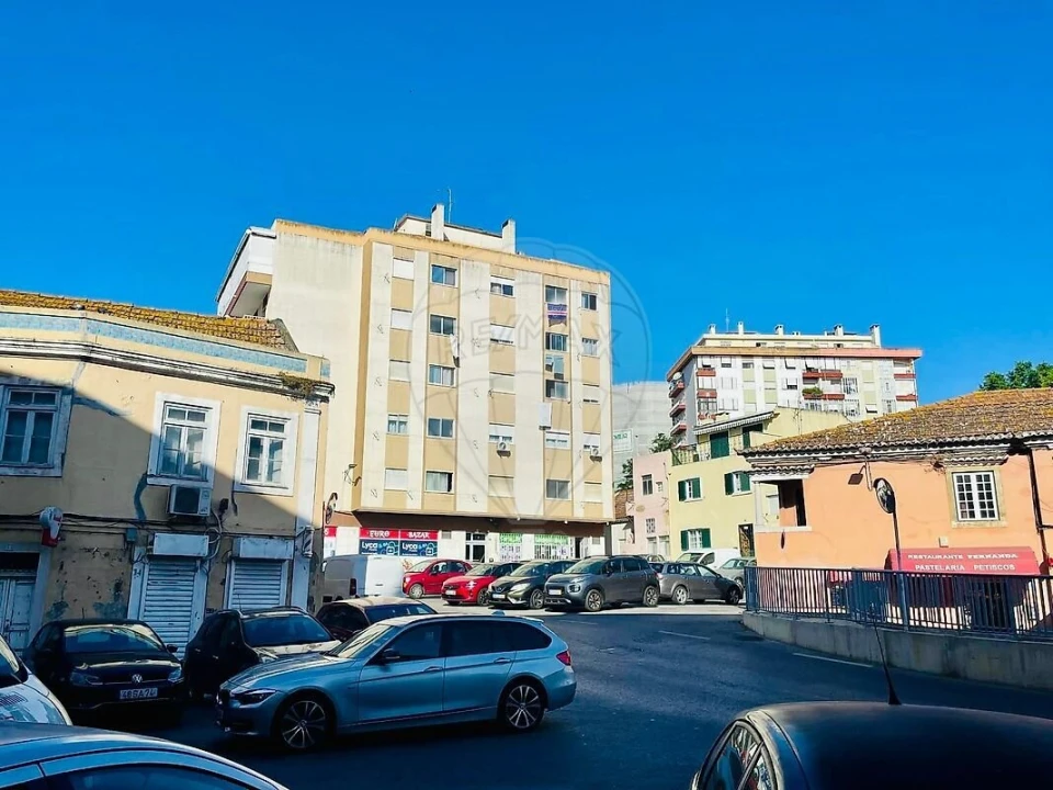 Apartamento T1 para Venda em Sacavém e Prior Velho Foto 2