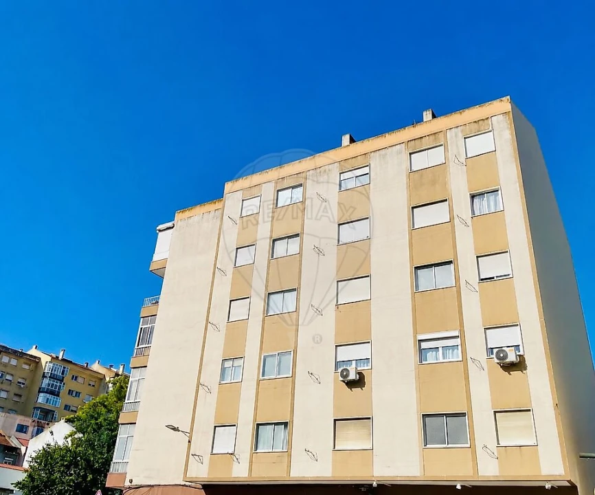 Apartamento T1 para Venda em Sacavém e Prior Velho Foto 15