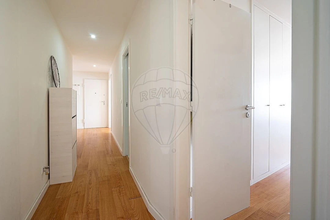 Apartamento T2 para Venda em Rio de Mouro Foto 23