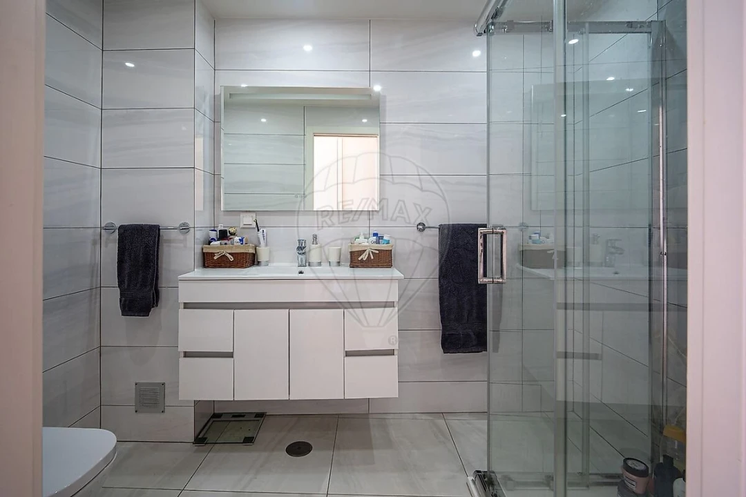 Apartamento T2 para Venda em Rio de Mouro Foto 18