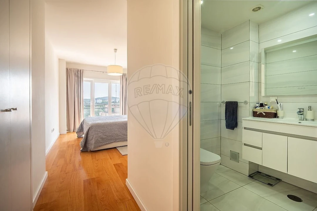 Apartamento T2 para Venda em Rio de Mouro Foto 16