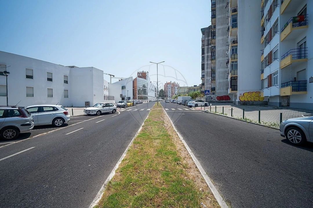 Apartamento T2 para Venda em Rio de Mouro Foto 34