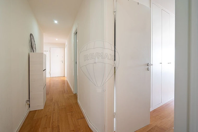 Apartamento T2 para Venda em Rio de Mouro Foto 23