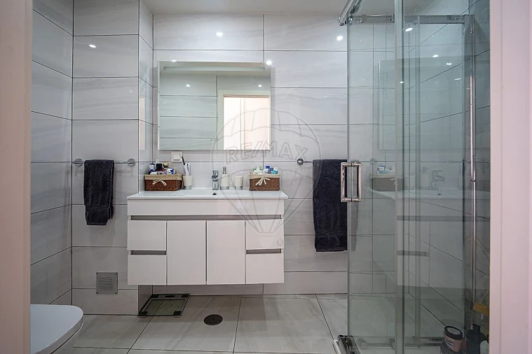 Apartamento T2 para Venda em Rio de Mouro Foto 18