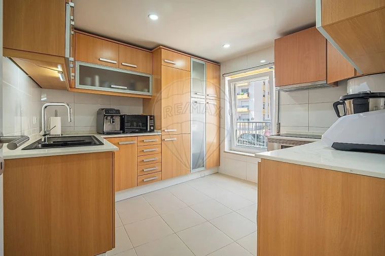 Apartamento T2 para Venda em Rio de Mouro Foto 10