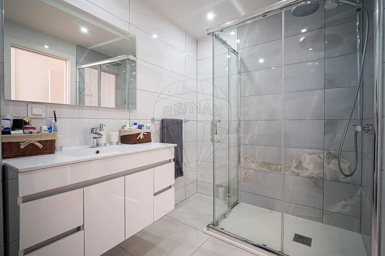 Apartamento T2 para Venda em Rio de Mouro Foto 19