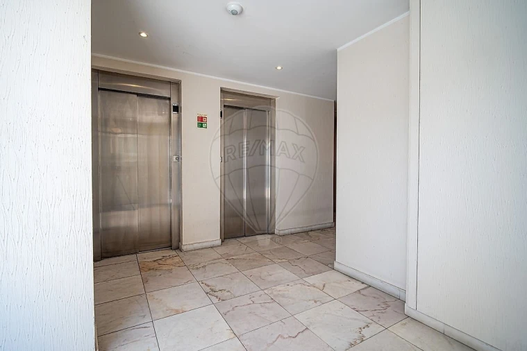 Apartamento T2 para Venda em Rio de Mouro Foto 27