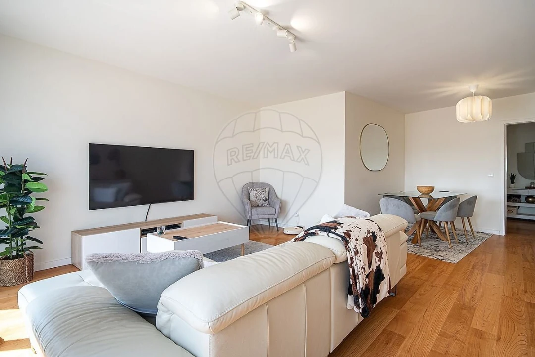 Apartamento T2 para Venda em Rio de Mouro Foto 4