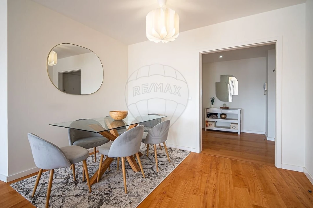 Apartamento T2 para Venda em Rio de Mouro Foto 3