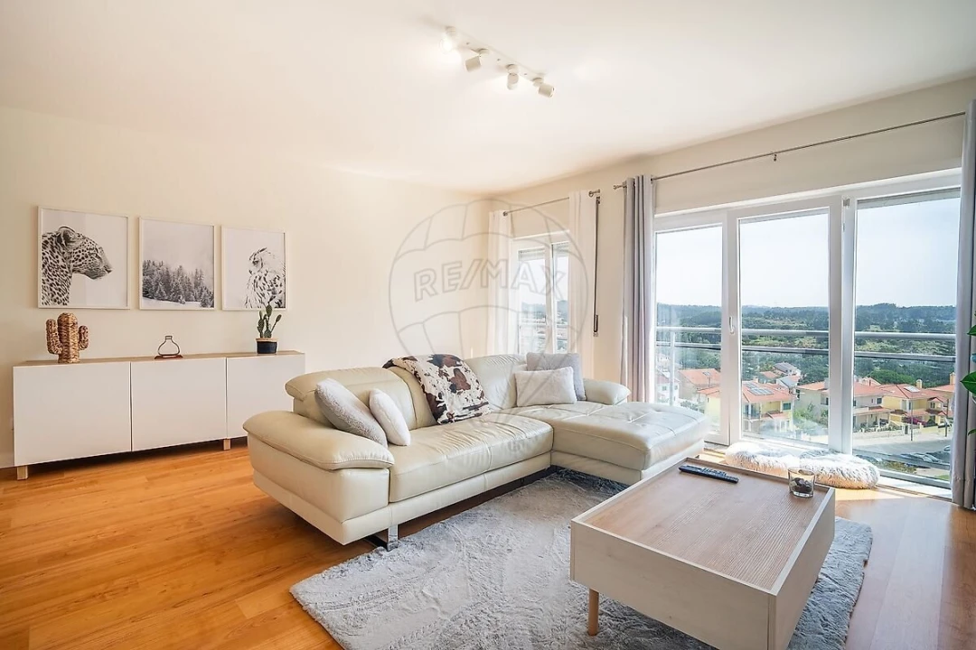 Apartamento T2 para Venda em Rio de Mouro Foto 2