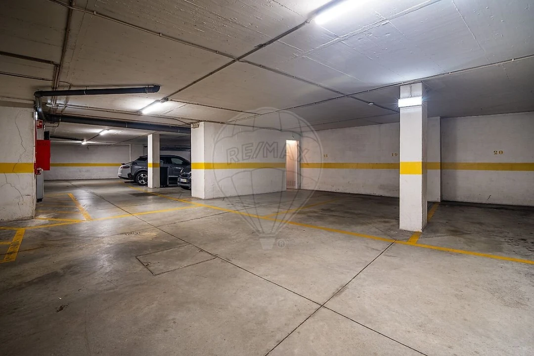 Apartamento T2 para Venda em Rio de Mouro Foto 29