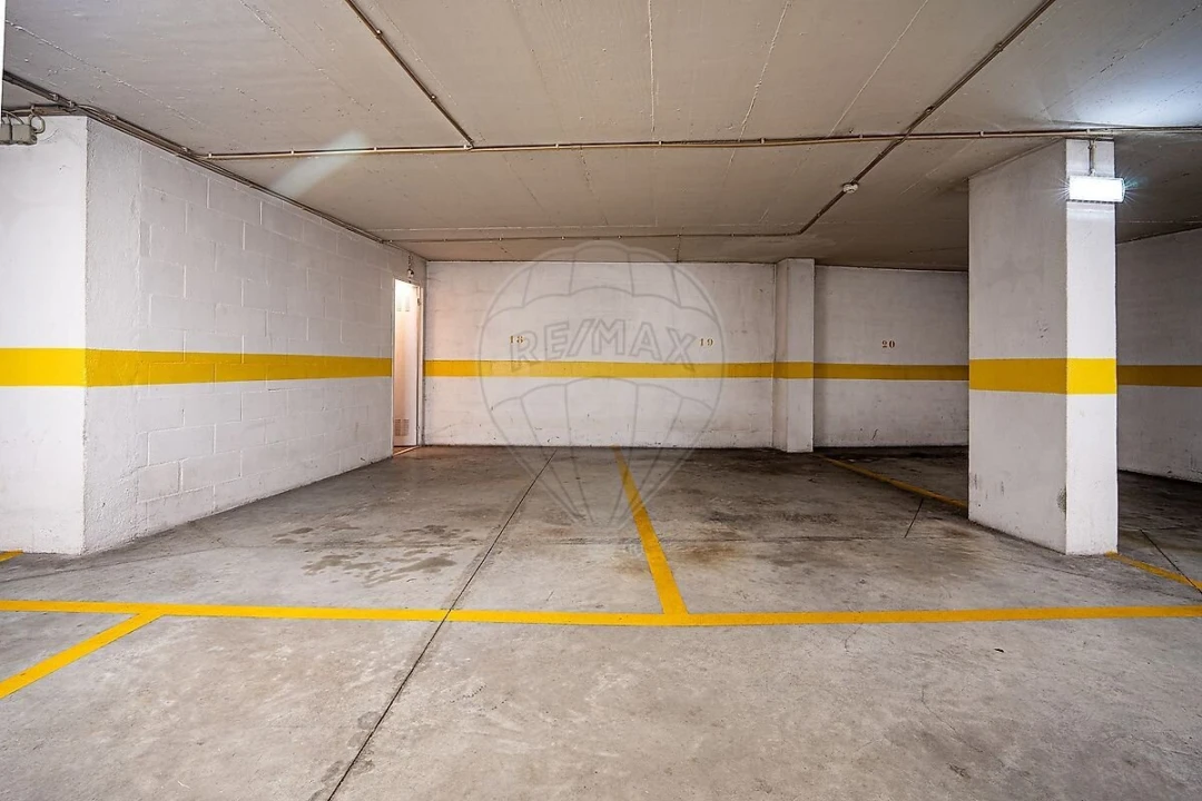 Apartamento T2 para Venda em Rio de Mouro Foto 28