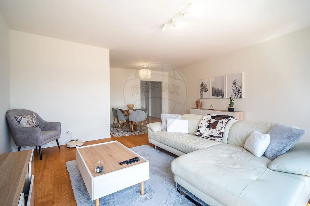 Apartamento T2 para Venda em Rio de Mouro Foto 7