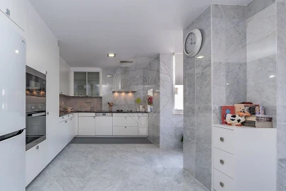 Apartamento T4 para Venda em Areeiro