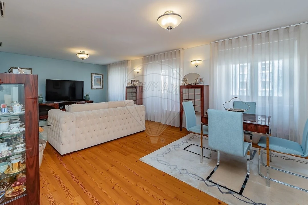 Apartamento T4 para Venda em Areeiro Foto 8