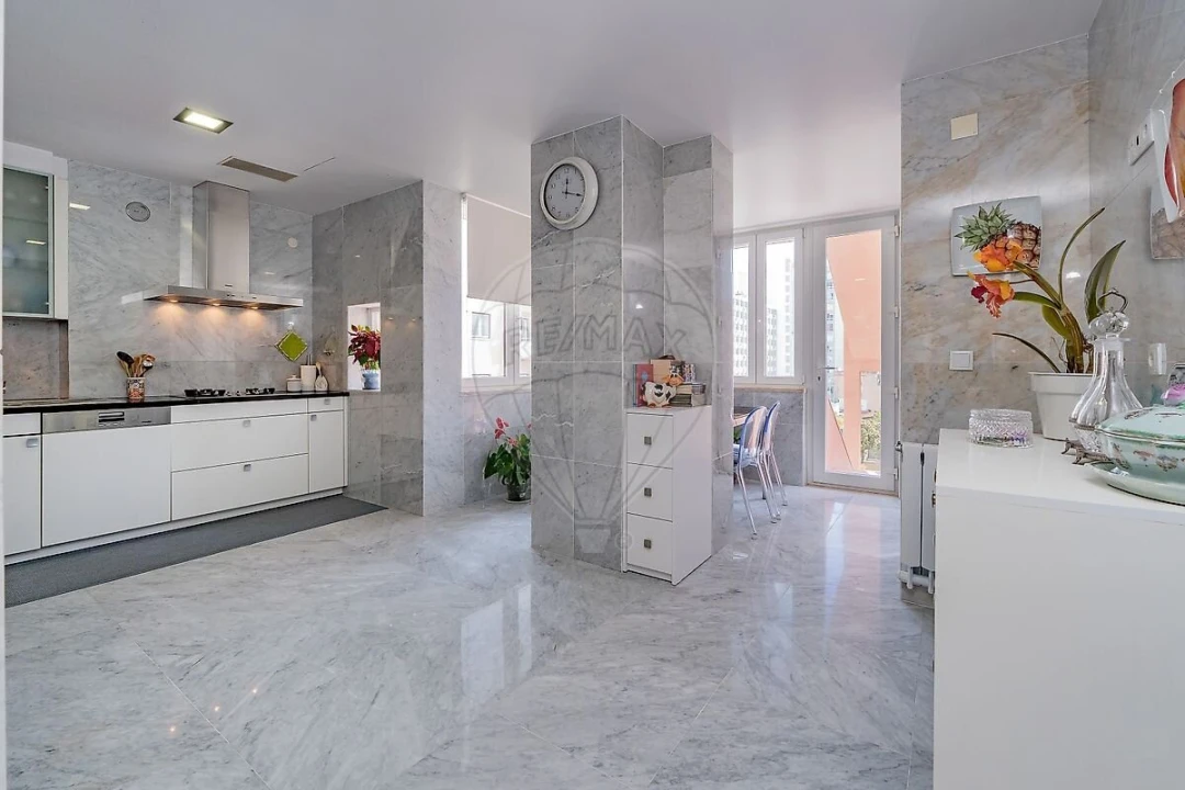 Apartamento T4 para Venda em Areeiro Foto 12